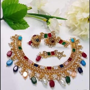 Poshing this Pakistani traditional jewelry set